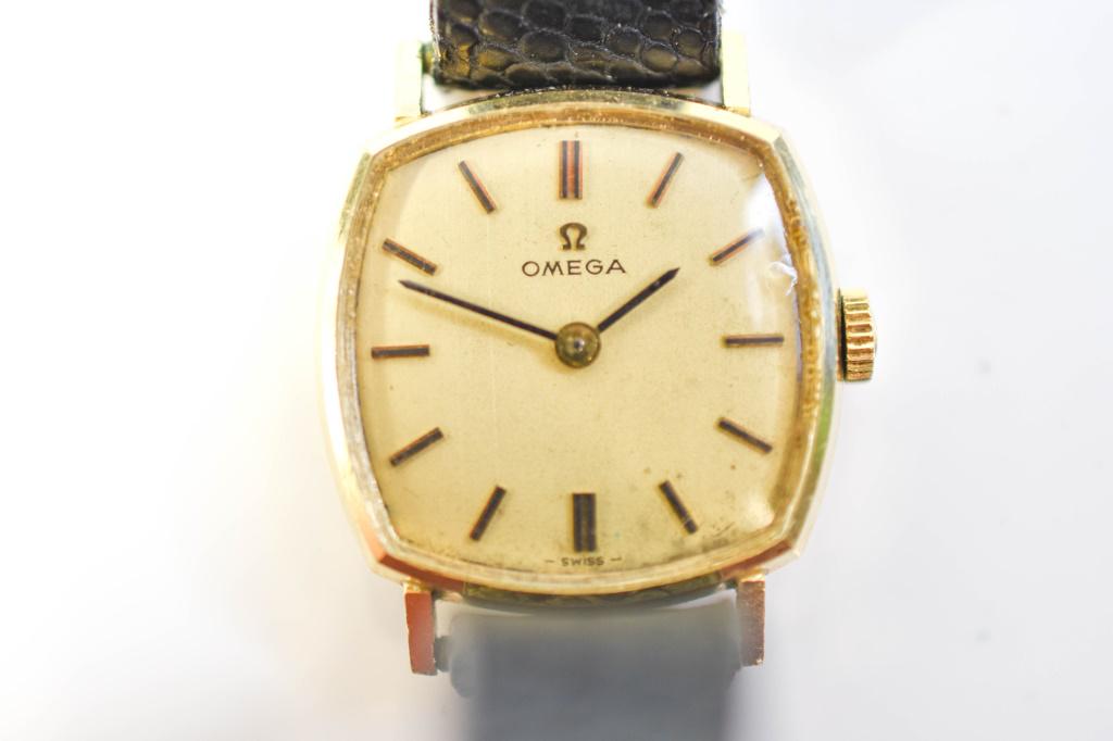 Stunning 14k Gold Omega Wrist Watch: Includes: A 14k Gold Omega Wrist Watch Circa 1930, In Beautiful Condition, Believed To Work, But It Is Untested. Serial Number: 7435867. Weighs Appx: 7.7 DWT, including leather band but excluding work