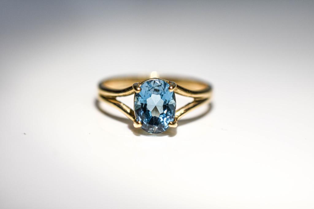 10K Gold and Topaz Ring (1 of 4)