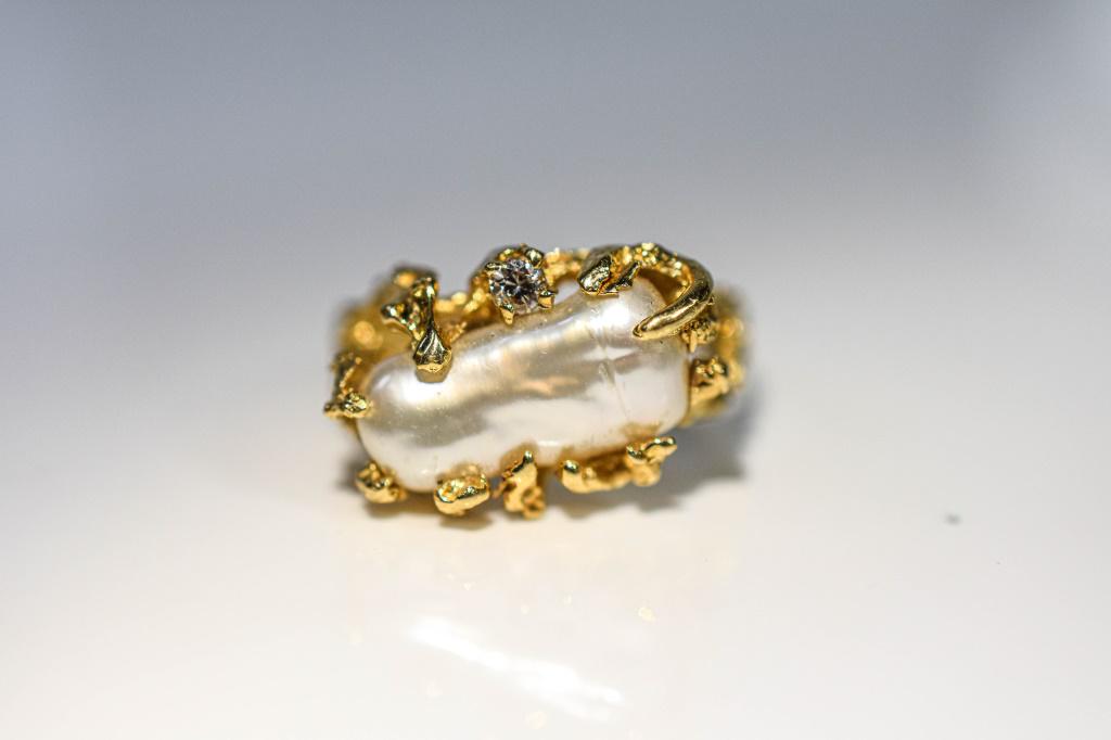 14k Gold Ring Pearl & Diamond (1 of 5)