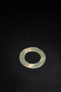 THREE ARCHAIC AND CELADON JADE PENDANTS, ZHOU DYNASTY: THREE ARCHAIC AND CELADON JADE PENDANTS, ZHOU DYNASTY周 青玉三聯環D. 9.9 cm