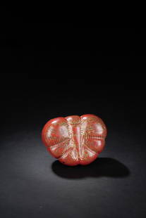 A LACQUER AND GILT-DECORATED BOX, QING DYNASTY: A LACQUER AND GILT-DECORATED 'BUTTERFLY' BOX AND COVER, QING DYNASTY清 朱漆描金珠寶盒