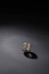 A SILVER ARCHER'S RING, QING DYNASTY: A SILVER ARCHER'S RING, QING DYNASTY清 足銀轉心人物圖扳指