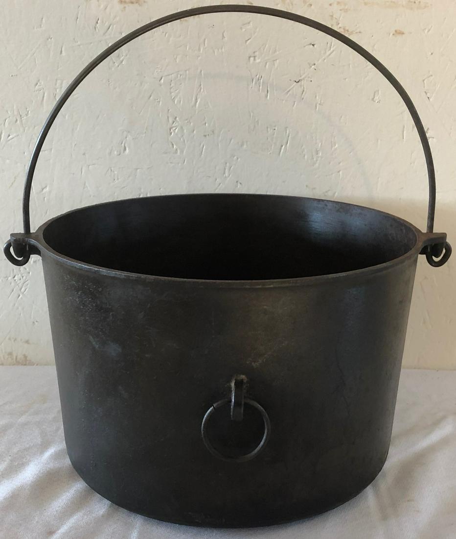 ORIGINAL GRISWOLD CAST IRON #9 FLAT BOTTOM KETTLE: LARGE EMBLEM IN ITALICS - "CAST IRON 9 FLAT BOTTOM KETTLE ERIE PA. U.S.A. 812A"