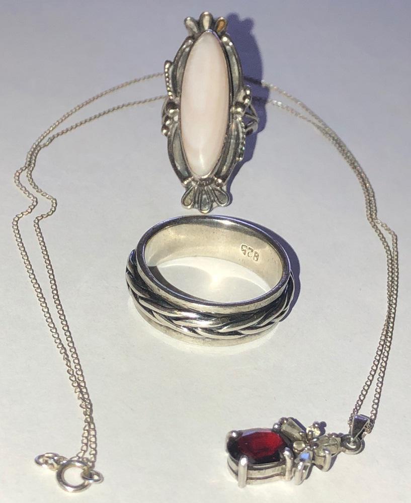 LOT 3 PIECES STERLING SILVER JEWELRY: NECKLACE AND PENDANT, "ROPE" MEN'S WEDDING BAND, ARTIST SIGNED NATIVE AMERICAN RING