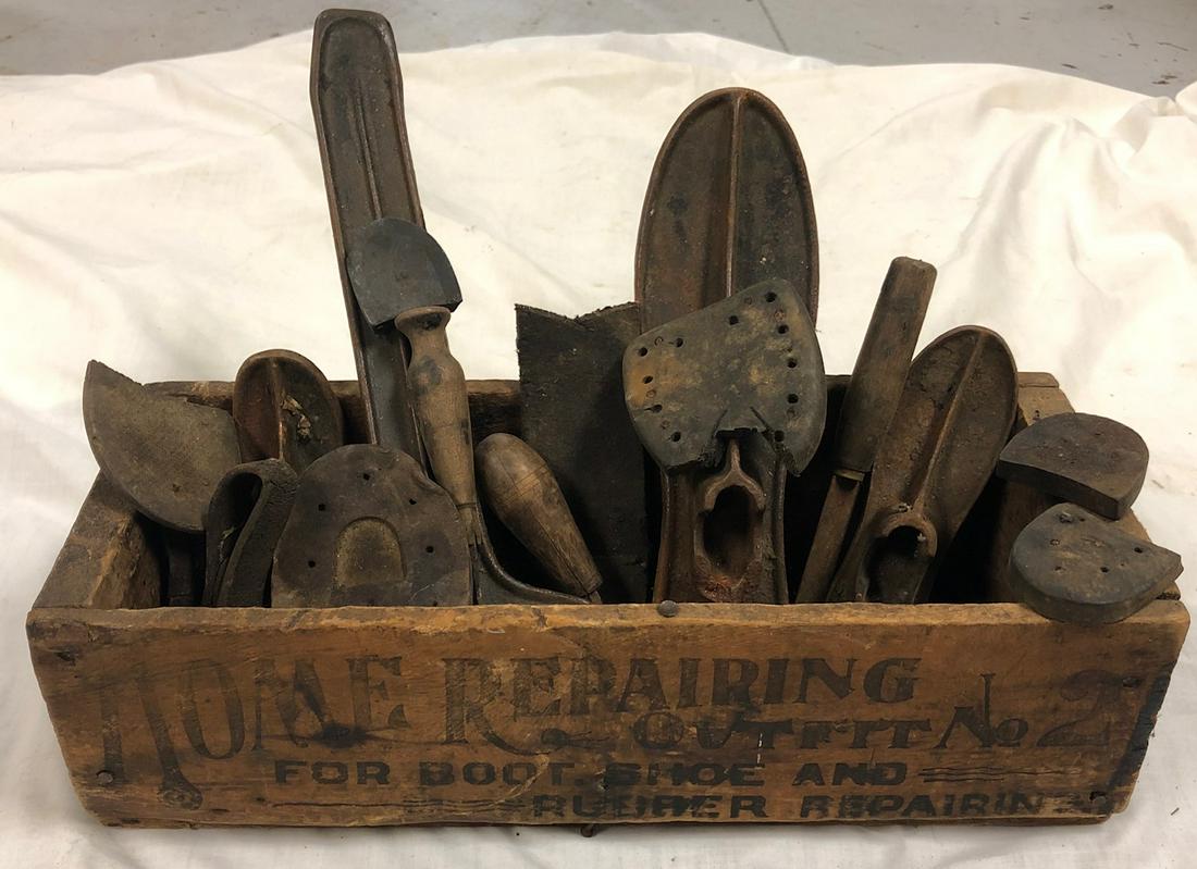 ANTIQUE SHOE COBBLER'S BOX / KIT "HOME REPAIRING OUTFIT: WOODEN ADVERTISING BOX "HOME REPAIRING OUTFIT NO. 2 FOR BOOT, SHOE AND RUBBER REPAIRING" WITH SHOE LASTS, TOOLS, SHOE HEELS, ETC.