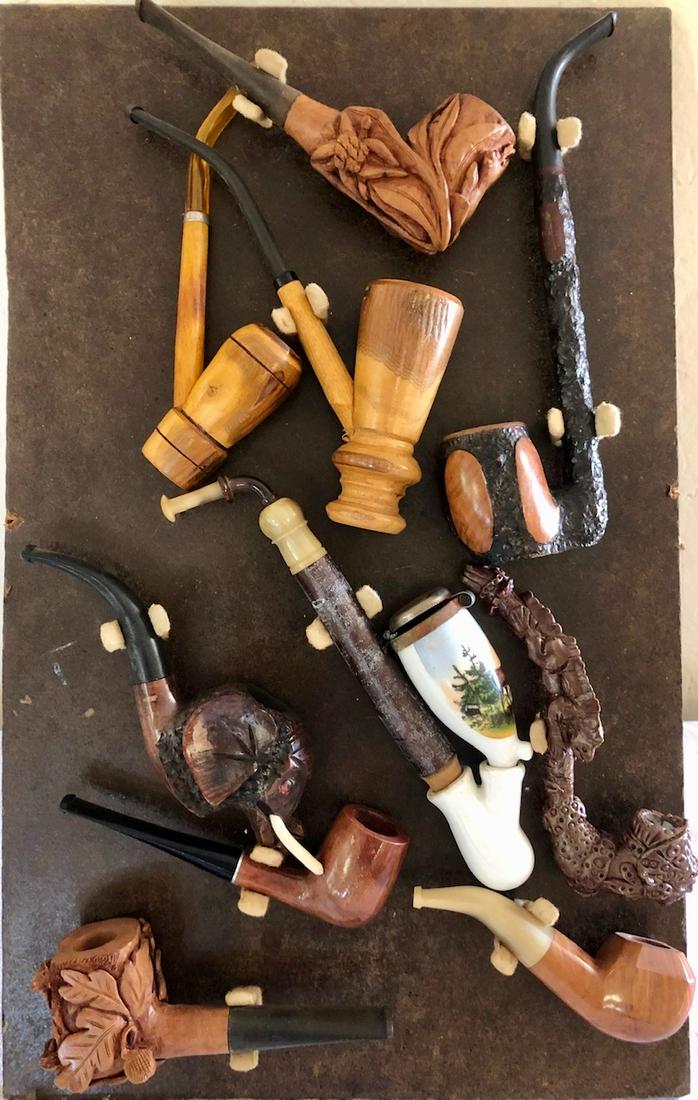 LOT OF 10 VINTAGE WOOD, PORCELAIN PIPES IN CASE: HAND CARVED WOODEN "THEO / BRUYERE ST. CLAUDE", "L. BONET", "BRUYERE EXTRA", "A. LAVENNE ST. CLAUDE", NEW YORK & NIAGARA FALLS SOUVENIRS, ELEPHANT HEAD "BRUYERE GARANTIE"