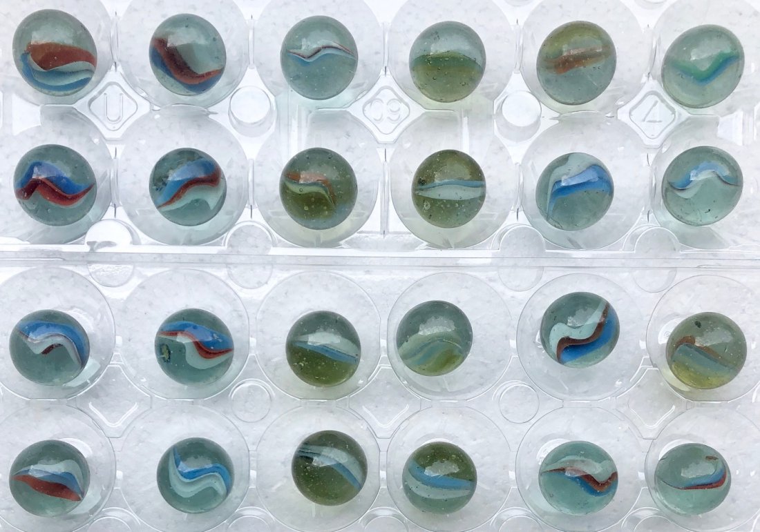 LOT 24 CATS EYE BOLDERS / MARBLES: ALL 1" + IN DIAMETER (MOST 1 1/8" +)