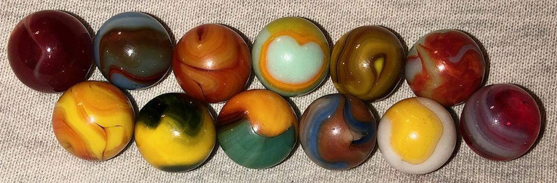 LOT 12 VINTAGE / ANTIQUE GLASS MARBLES (1 of 11)