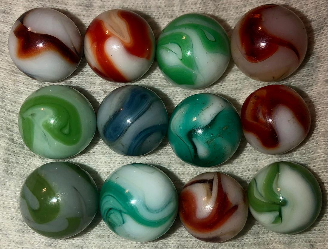 LOT 12 VINTAGE / ANTIQUE GLASS MARBLES (1 of 6)