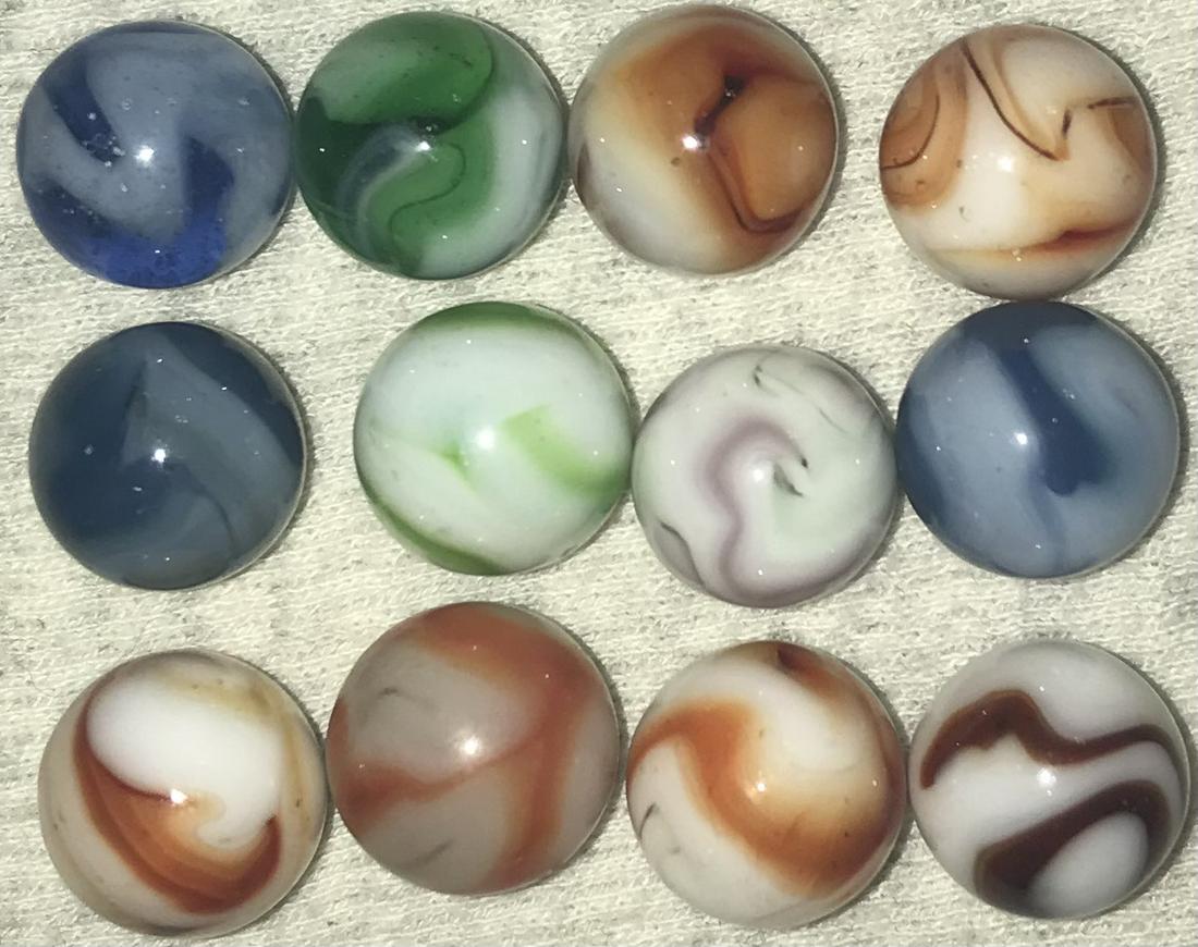 LOT 12 VINTAGE / ANTIQUE GLASS MARBLES (1 of 3)