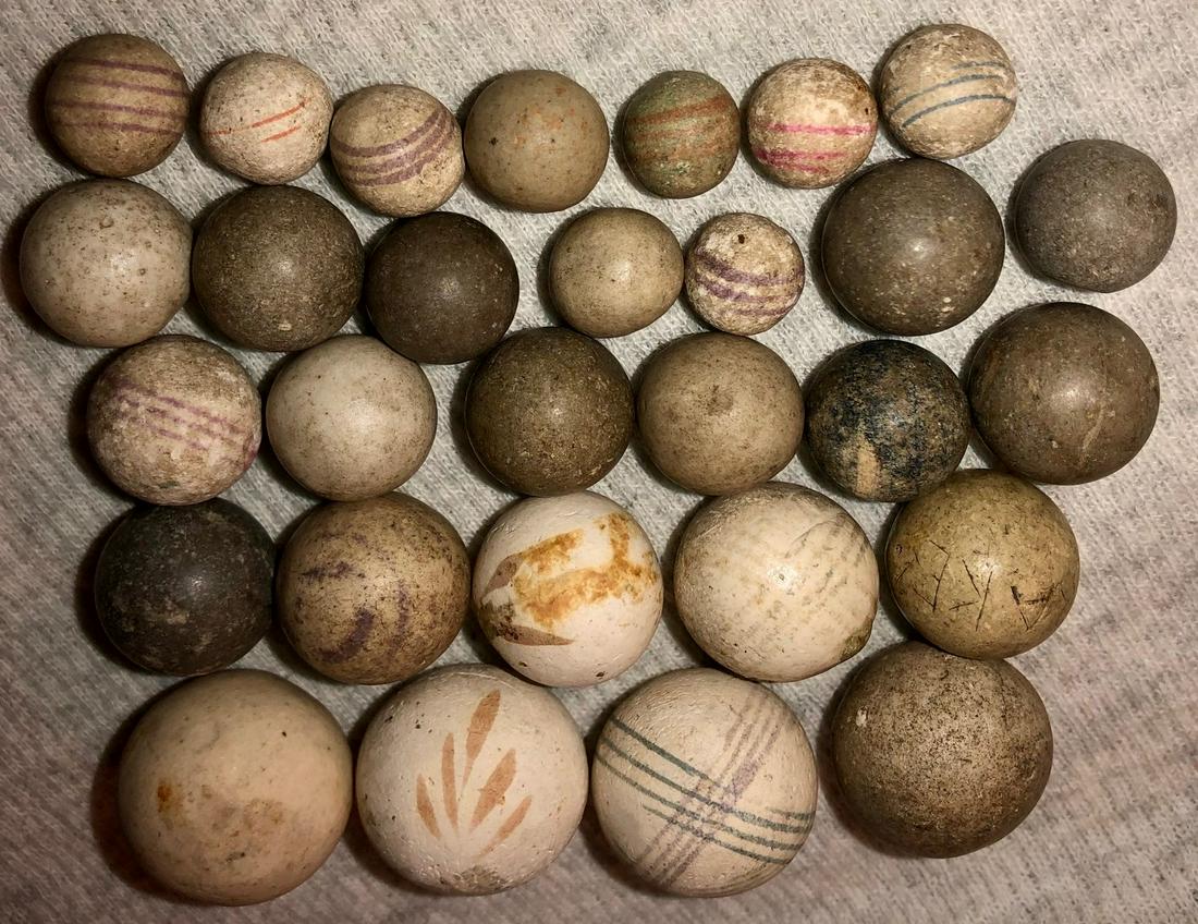 LOT 29 ANTIQUE CLAY MARBLES (1 of 5)