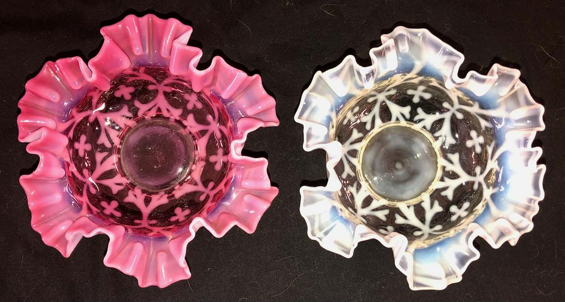 LOT 2 OPALESCENT SPANISH LACE / OPALINE BROCADE BOWLS: LOT 2 OPALESCENT "SPANISH LACE / OPALINE BROCADE" BOWLS WITH RUFFLED TOP EDGES - CRANBERRY AND WHITE (CLEAR) - CRANBERRY 5 3/4" DIAMETER X 2 3/8" HIGH, WHITE 5 1/2" DIAMETER X 2 1/4" HIGH