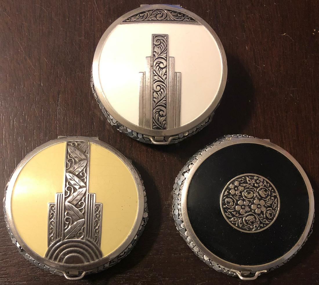 LOT 3 ART DECO COMPACTS W/ SILVER MESH BOTTOMS: LOT 3 ART DECO COMPACTS W/ MESH BOTTOMS