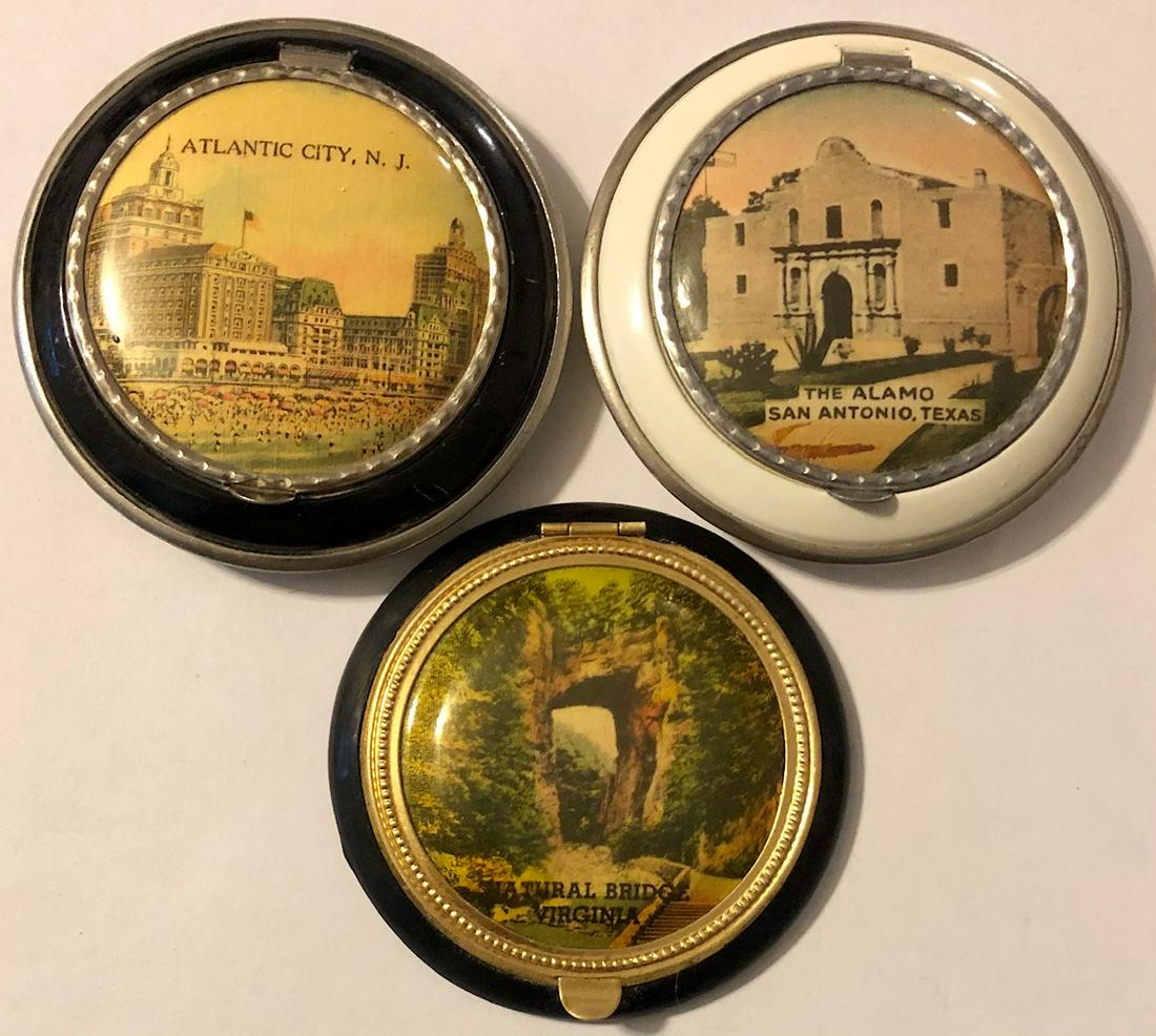 LOT 3 ART DECO ERA SOUVENIR COMPACTS: LOT 3 ART DECO ERA SOUVENIR COMPACTS - "ATLANTIC CITY, N.J.", THE ALAMO, SAN ANTONIO, TX." AND "NATURAL BRIDGE, VIRGINIA"