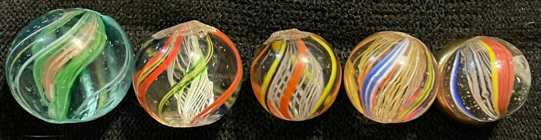 LOT 5 ANTIQUE GERMAN SWIRL MARBLES: LOT 5 ANTIQUE GERMAN SWIRL MARBLES - 4 LATTICINIO CORE (3 WHITE AND 1 YELLOW) WITH OUTER SWIRLS AND A BLUE GLASS GREEN & RED RIBBON CORE WITH OUTER SWIRLS - 15/32" - 11/16"
