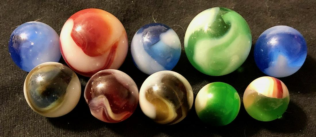 LOT 10 VINTAGE / ANTIQUE GLASS MARBLES: LOT 10 VINTAGE / ANTIQUE GLASS MARBLES - VARIOUS COLORS AND TYPES - AVENTURINE, AKRO AGATE, SLAG, ALLEY AGATE, CHRISTENSEN, PELTIER, ETC. - 1/2" - 7/8"
