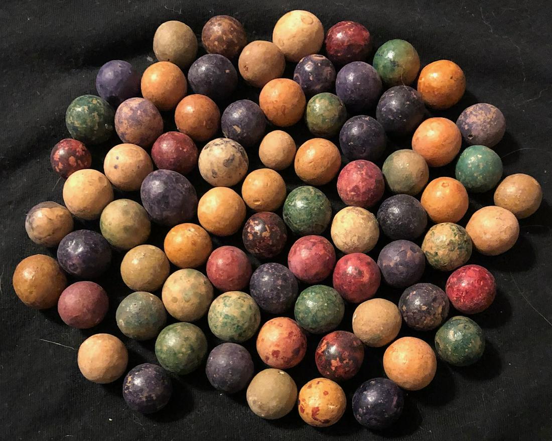 LOT 73 ANTIQUE MULTI-COLOR CLAY MARBLES: LOT 73 ANTIQUE MULTI-COLOR CLAY MARBLES - 3/8" - 1/2"