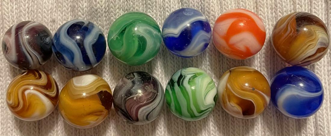 LOT 12 VINTAGE / ANTIQUE GLASS MARBLES: LOT 12 VINTAGE / ANTIQUE GLASS MARBLES - VARIOUS COLORS AND TYPES - AVENTURINE, AKRO AGATE, SLAG, ALLEY AGATE, CHRISTENSEN, PELTIER, ETC. - 17/32" - 19/32"