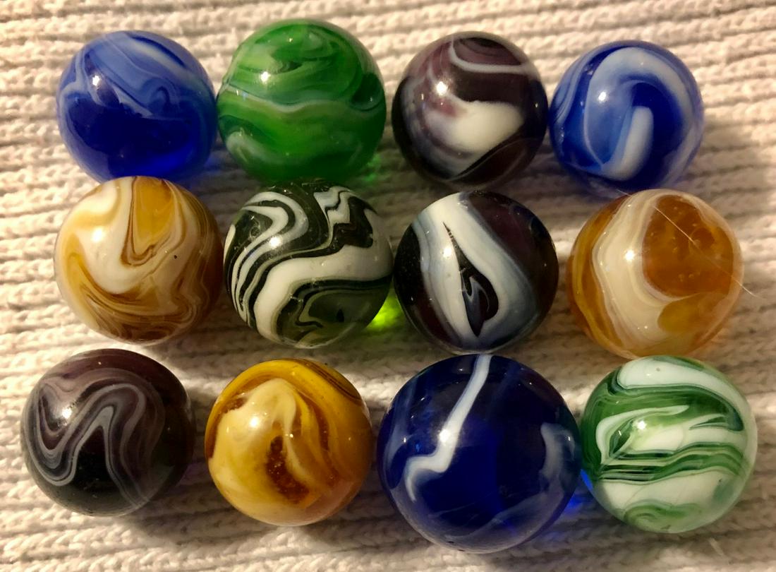 LOT 12 VINTAGE / ANTIQUE GLASS MARBLES: LOT 12 VINTAGE / ANTIQUE GLASS MARBLES - VARIOUS COLORS AND TYPES - AVENTURINE, AKRO AGATE, SLAG, ALLEY AGATE, CHRISTENSEN, PELTIER, ETC. - 9/16" - 11/16"