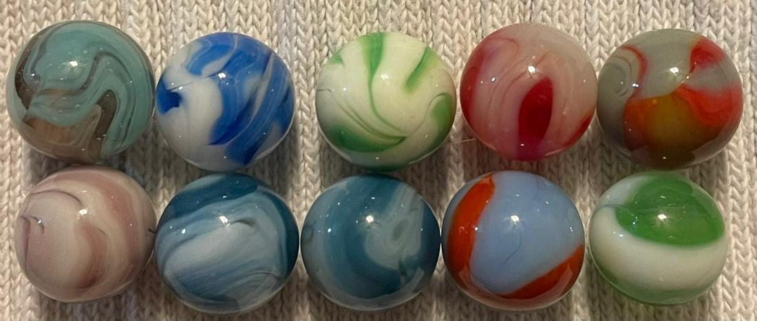 LOT 10 VINTAGE / ANTIQUE GLASS MARBLES: LOT 10 VINTAGE / ANTIQUE GLASS MARBLES - VARIOUS COLORS AND TYPES - AVENTURINE, AKRO AGATE, SLAG, ALLEY AGATE, CHRISTENSEN, PELTIER, ETC. - 1/2" - 9/16"