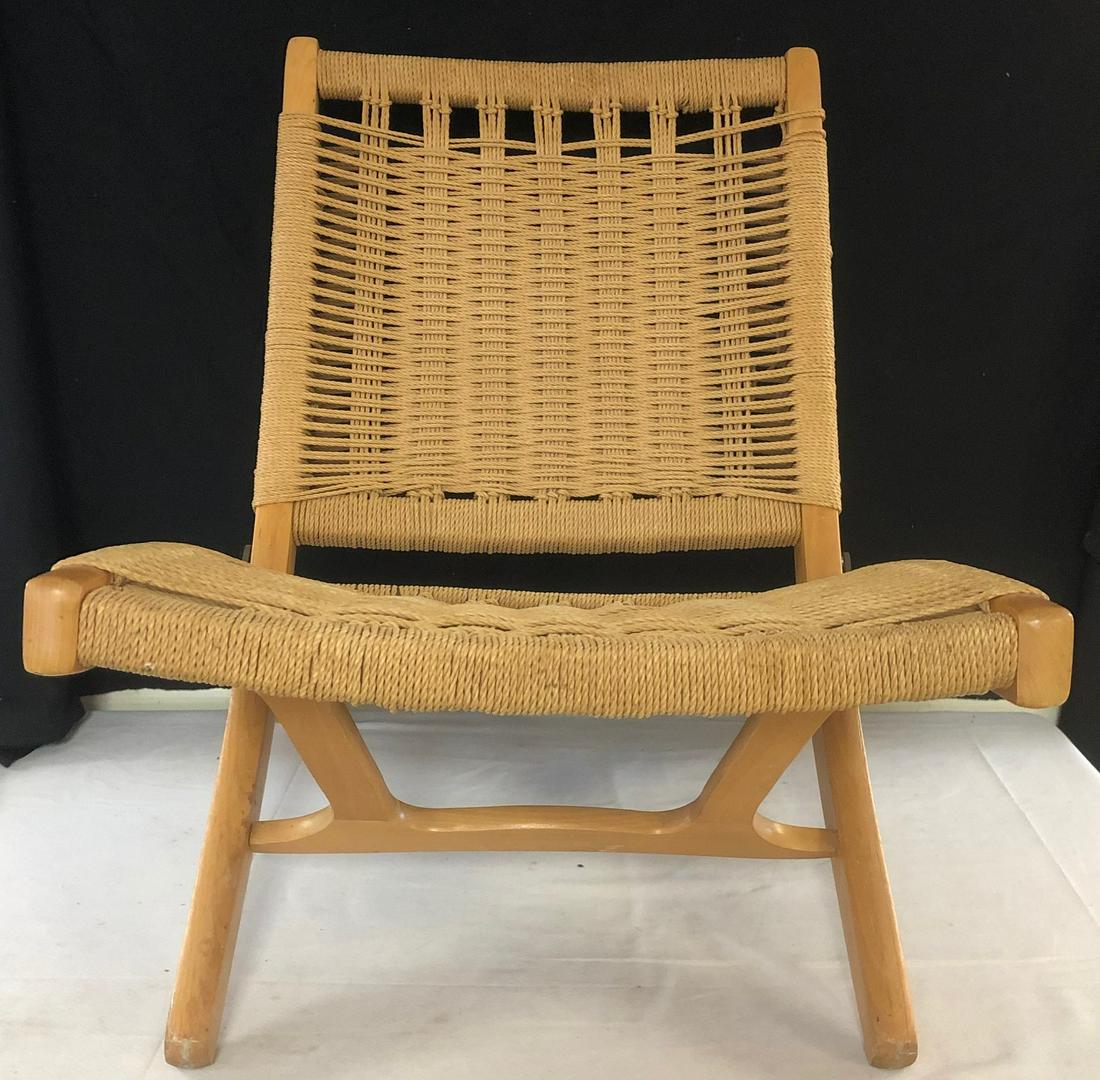 MID CENTURY DANISH MODERN HANS WEGNER STYLE CHAIR: MID CENTURY DANISH MODERN HANS WEGNER STYLE FOLDING ROPE LOUNGE CHAIR - 29" HIGH X 23 3/4" WIDE SEAT FRONT X 15 1/2" HIGH SEAT FRONT X 21 1/4" WIDE BACK