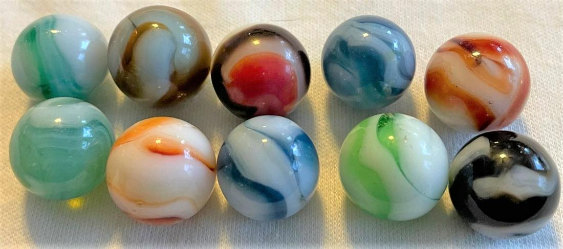 LOT 12 VINTAGE / ANTIQUE GLASS MARBLES: LOT 12 VINTAGE / ANTIQUE GLASS MARBLES - VARIOUS COLORS AND TYPES - AVENTURINE, AKRO AGATE, SLAG, ALLEY AGATE, CHRISTENSEN, PELTIER, ETC. - 1/2" - 19/32"