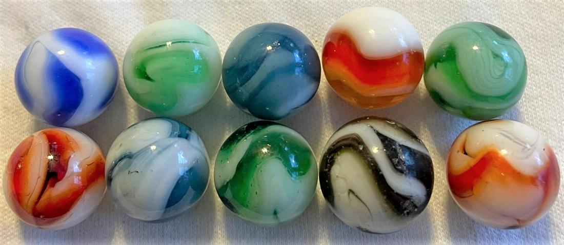 LOT 10 VINTAGE / ANTIQUE GLASS MARBLES: LOT 10 VINTAGE / ANTIQUE GLASS MARBLES - VARIOUS COLORS AND TYPES - AVENTURINE, AKRO AGATE, SLAG, ALLEY AGATE, CHRISTENSEN, PELTIER, ETC. - 1/2" - 17/32"