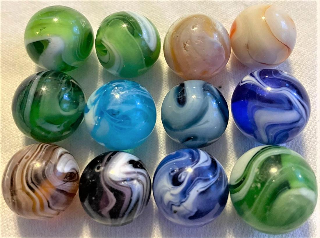LOT 12 VINTAGE / ANTIQUE GLASS MARBLES: LOT 12 VINTAGE / ANTIQUE GLASS MARBLES - VARIOUS COLORS AND TYPES - AVENTURINE, AKRO AGATE, SLAG, ALLEY AGATE, CHRISTENSEN, PELTIER, ETC. - 1/2" - 5/8"