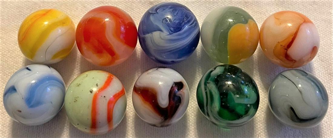 LOT 10 VINTAGE / ANTIQUE GLASS MARBLES: LOT 10 VINTAGE / ANTIQUE GLASS MARBLES - VARIOUS COLORS AND TYPES - AVENTURINE, AKRO AGATE, SLAG, ALLEY AGATE, CHRISTENSEN, PELTIER, ETC. - 1/2" - 9/16"