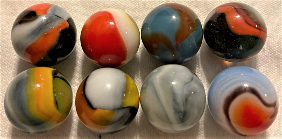 LOT 8 VINTAGE / ANTIQUE GLASS MARBLES: LOT 8 VINTAGE / ANTIQUE GLASS MARBLES - VARIOUS COLORS AND TYPES - AVENTURINE, AKRO AGATE, SLAG, ALLEY AGATE, CHRISTENSEN, PELTIER, ETC. - 17/32" - 9/16"