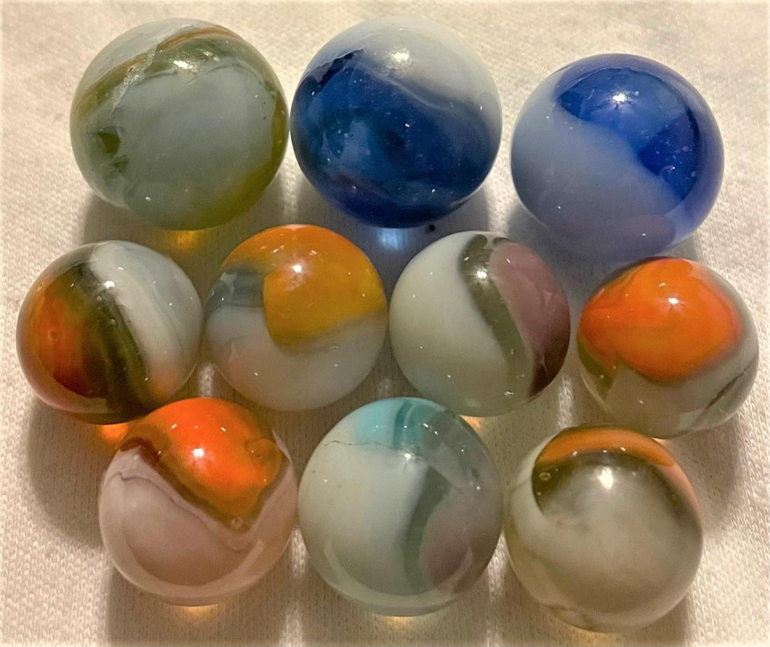 LOT 10 VINTAGE / ANTIQUE GLASS MARBLES: LOT 10 VINTAGE / ANTIQUE GLASS MARBLES - VARIOUS COLORS AND TYPES - AVENTURINE, AKRO AGATE, SLAG, ALLEY AGATE, CHRISTENSEN, PELTIER, ETC. - 1/2" - 11/16"