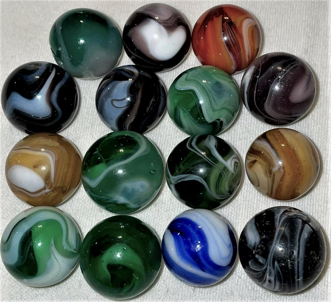 LOT 15 VINTAGE / ANTIQUE GLASS MARBLES: LOT 15 VINTAGE / ANTIQUE GLASS MARBLES - VARIOUS COLORS AND TYPES - AVENTURINE, AKRO AGATE, SLAG, ALLEY AGATE, CHRISTENSEN, PELTIER, ETC. - 1/2" - 5/8"