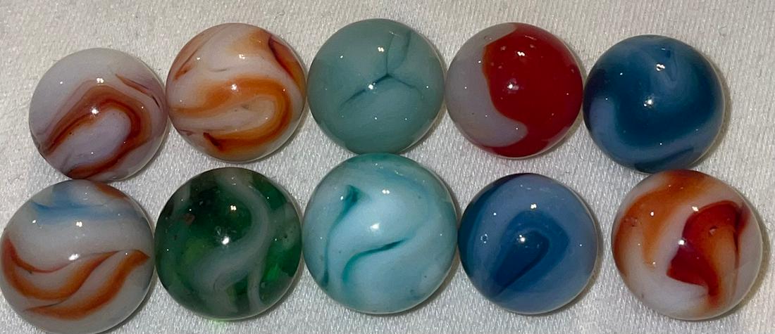LOT 10 VINTAGE / ANTIQUE GLASS MARBLES: LOT 10 VINTAGE / ANTIQUE GLASS MARBLES - VARIOUS COLORS AND TYPES - AVENTURINE, AKRO AGATE, SLAG, ALLEY AGATE, CHRISTENSEN, PELTIER, ETC. - 1/2" - 19/16"