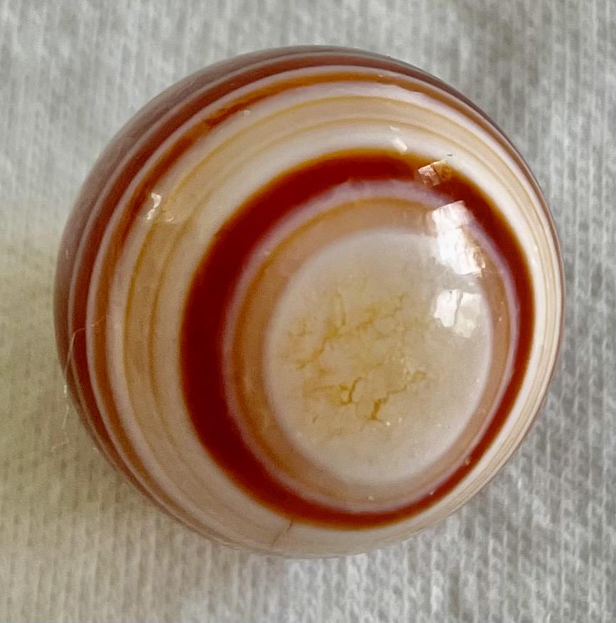 VINTAGE NATURAL BANDED AGATE BULLSEYE MARBLE: VINTAGE NATURAL BANDED AGATE BULLSEYE DESIGN MARBLE WITH COLORFUL CONCENTRIC BANDS FORMING A "BULLSEYE" DESIGN - 3/4"