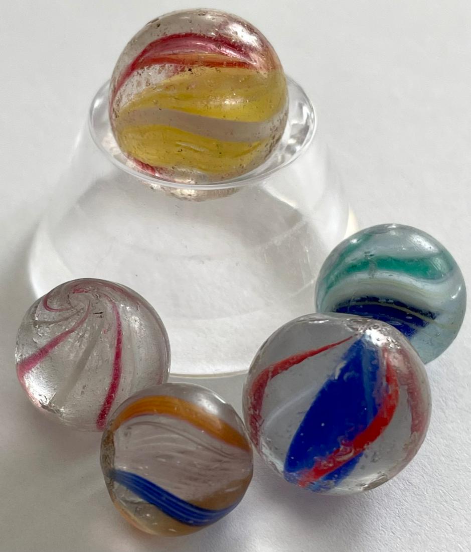 LOT 5 ANTIQUE GERMAN SWIRL PEEWEE MARBLES: LOT 5 ANTIQUE GERMAN SWIRL 'PEEWEE' MARBLES - 3 LATTICINIO CORE AND 2 SOLID CORE - SURFACE WEAR ON ALL - 3/8" - 17/32"