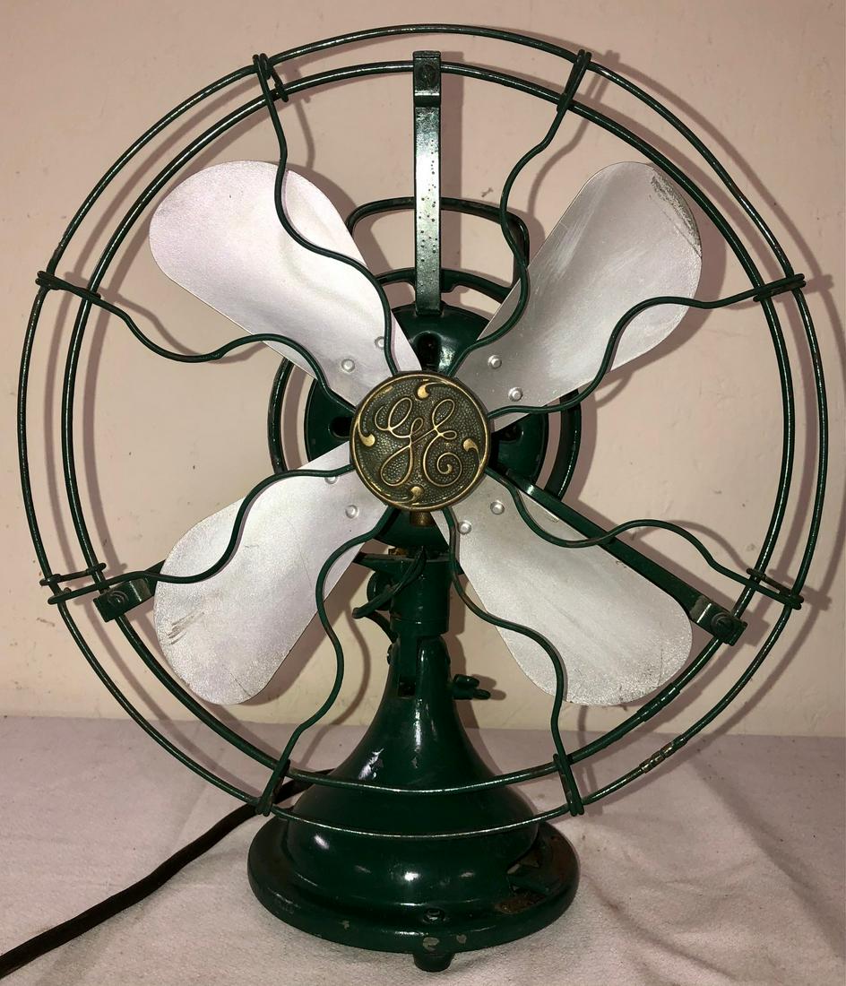 ANTIQUE GENERAL ELECTRIC OSCILLATING FAN: WORKING WHEN TESTED - ANTIQUE GENERAL ELECTRIC OSCILLATING FAN WITH ALUMINUM BLADE AND METAL CAGE - ORIGINAL BRASS TAG READS "GEN. ELEC. CO., U.S.A. / TYPE AOU / FORM V4 / CAT 75423 / SPEC 271099-1 /