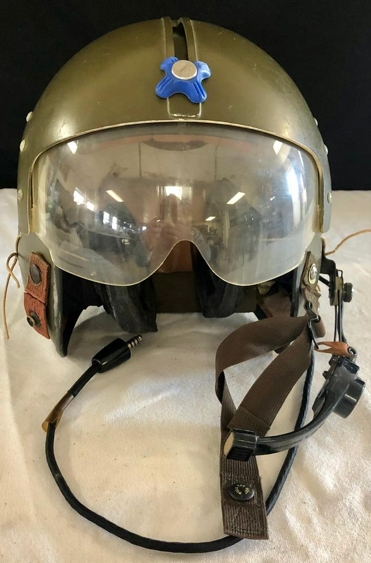 VINTAGE U.S. ARMY FLIGHT HELMET WITH MICROPHONE (1 of 9)