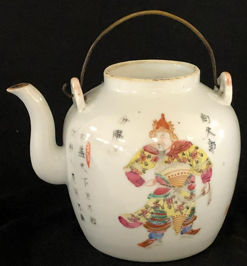 MINIATURE 19TH C. CHINESE EXPORT PORCELAIN TEA POT (1 of 7)