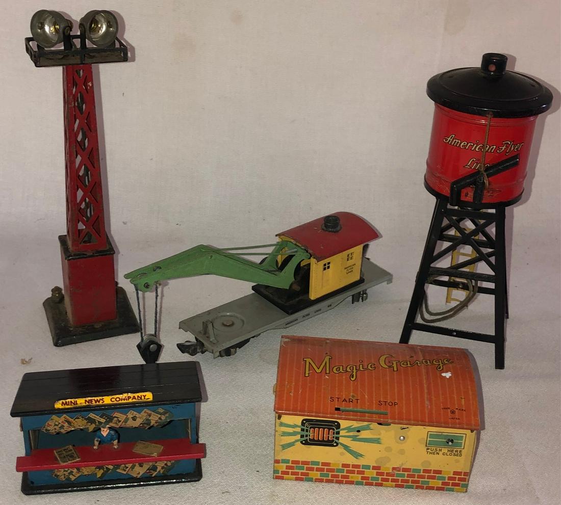 LOT 5 VINTAGE TRAIN CAR / ACCESSORIES: LOT 5 VINTAGE TRAIN CAR / ACCESSORIES - AMERICAN FLYER LINES CRANE, WATER TOWER, SIGNAL LIGHTS, ETC.