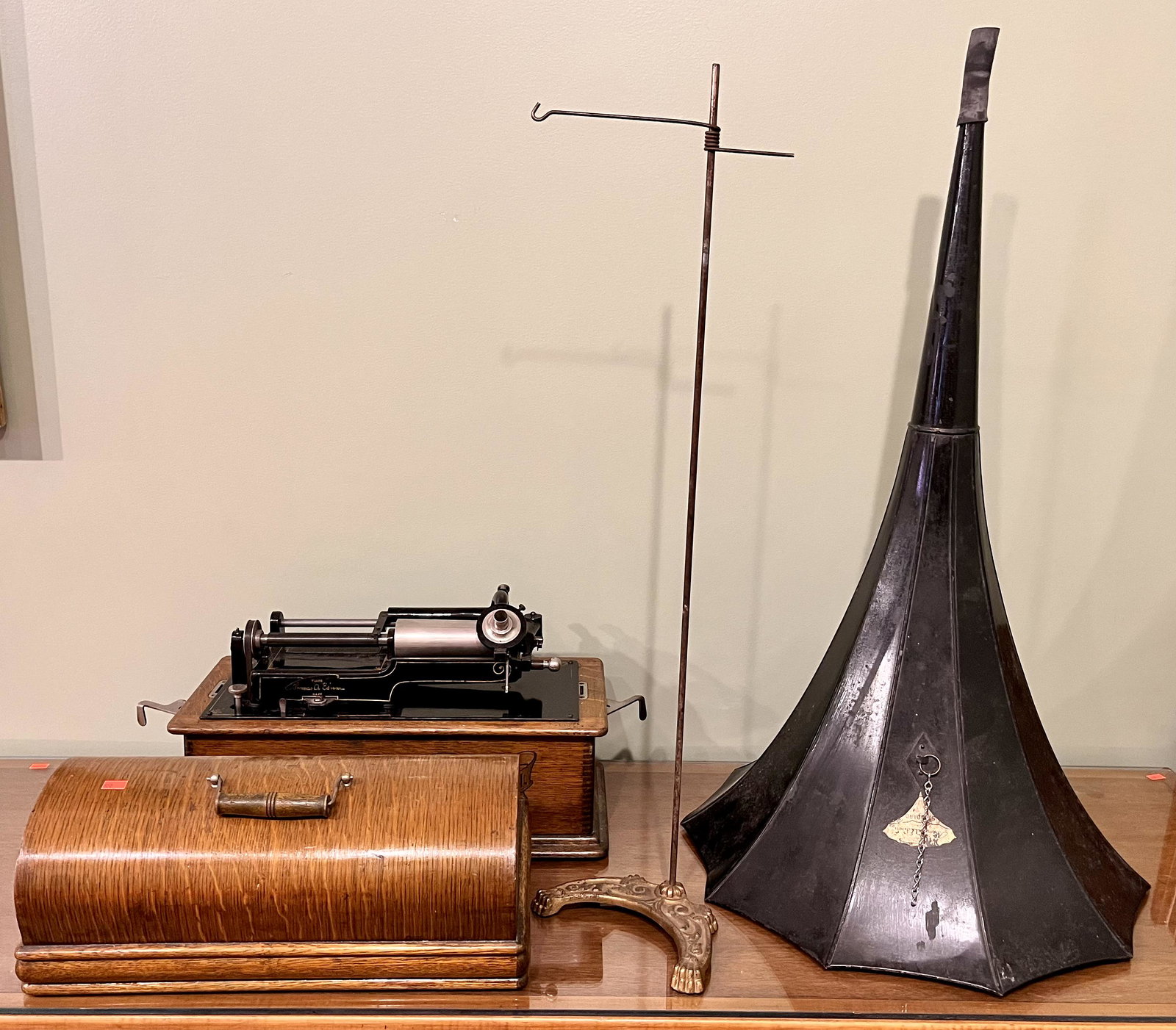 OAK CASED EDISON HOME PHONOGRAPH W/ HORN AND HORN STAND (1 of 10)