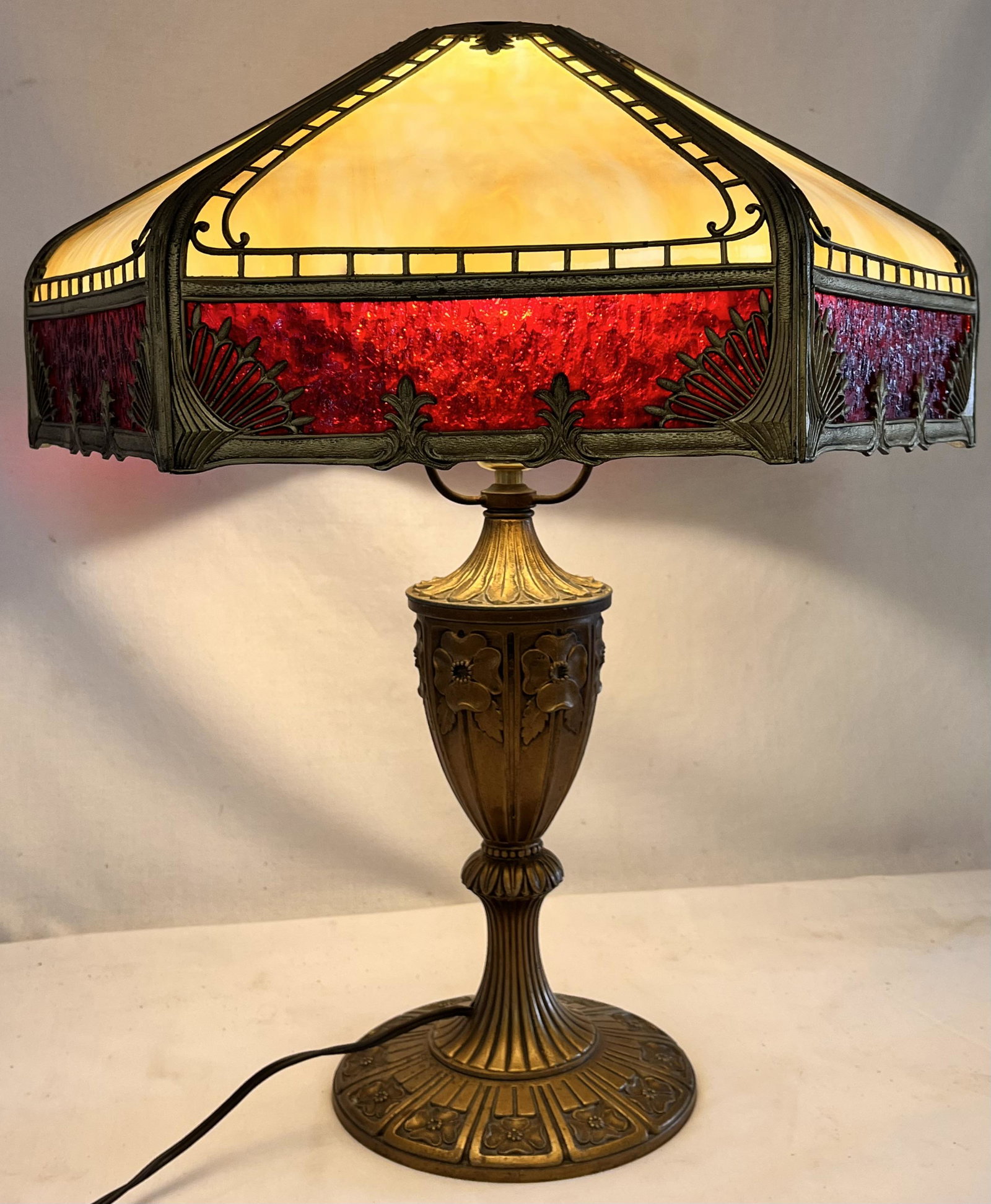 ART NOUVEAU / DECO BENT PANEL SLAG GLASS PARLOR LAMP (1 of 5)