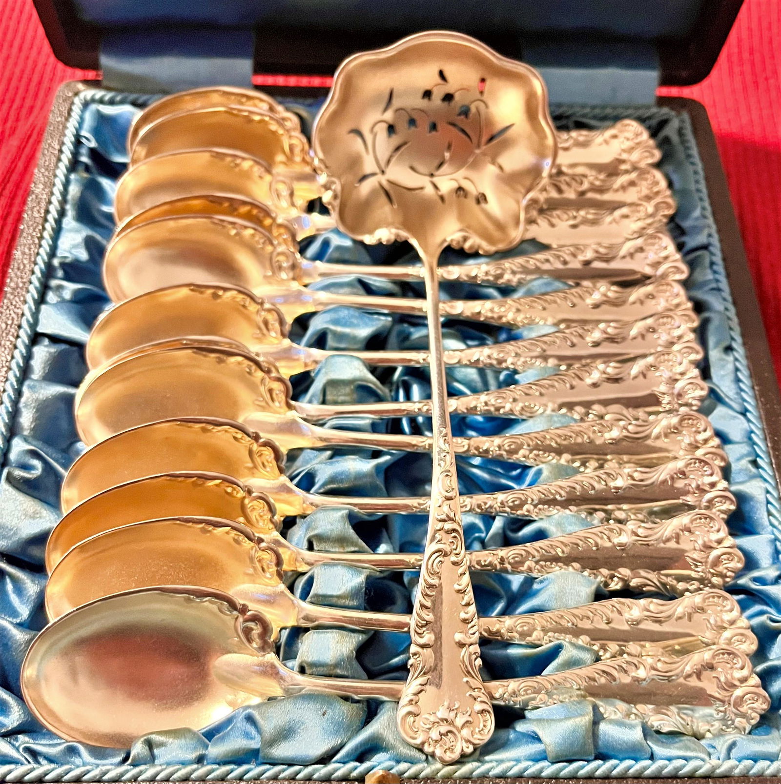 "J.B. & S.M. KNOWLES CO." STERLING SILVER BERRY SPOON / (1 of 14)