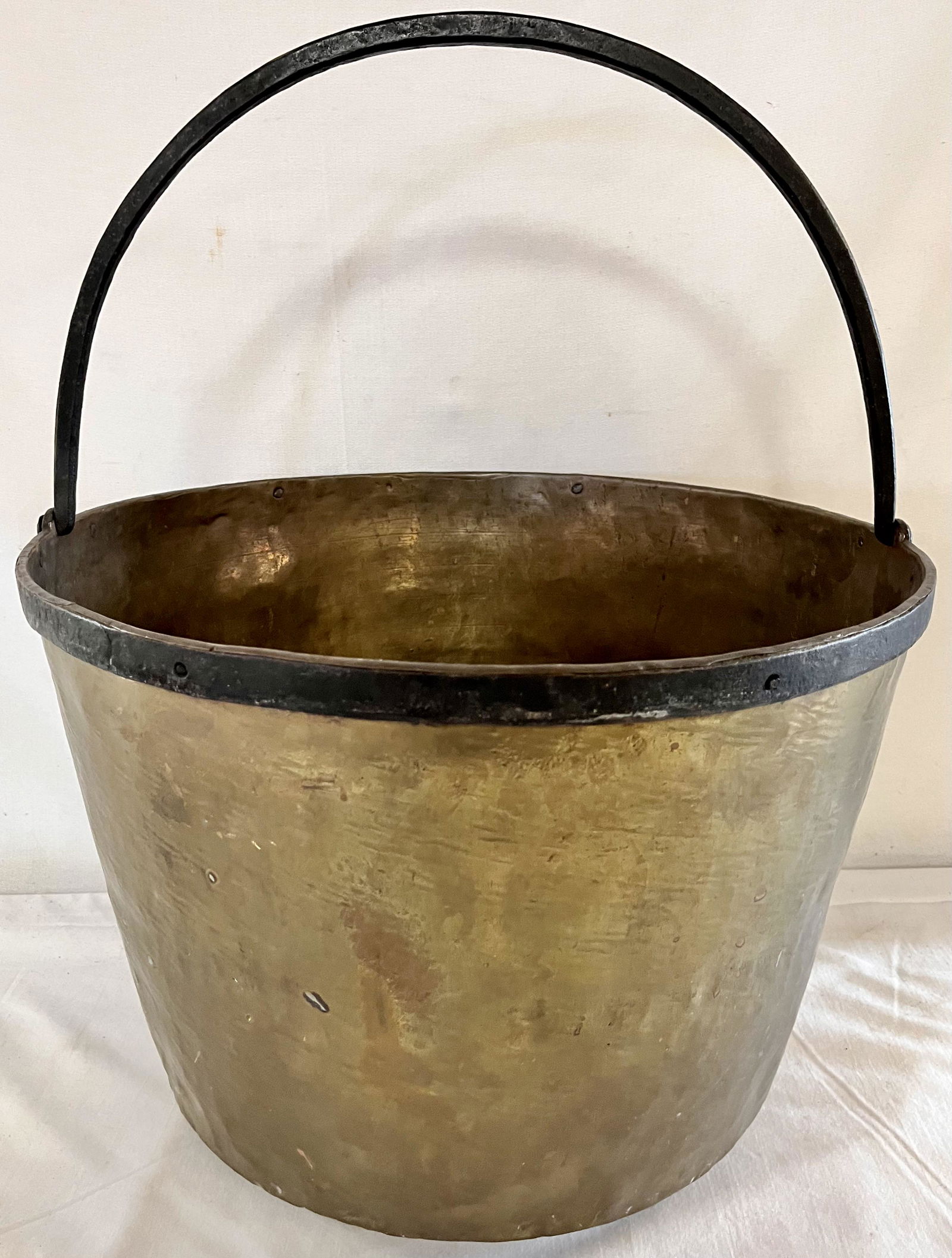 LG. 19TH C. BRASS & WROUGHT IRON KETTLE (1 of 8)