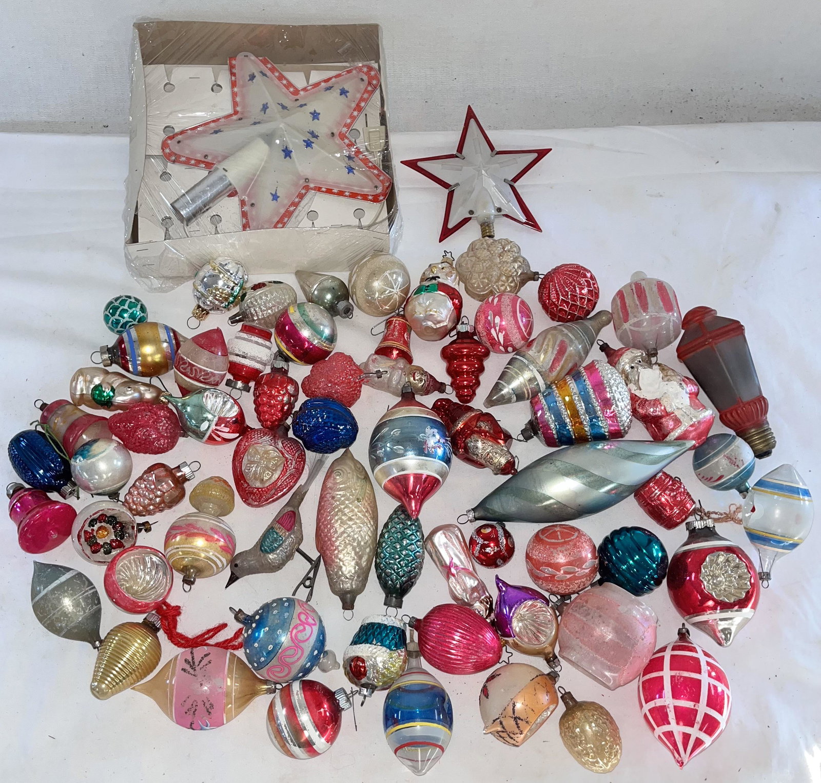 LARGE LOT ANTIQUE CHRISTMAS ORNAMENTS & LIGHT BULBS (1 of 6)