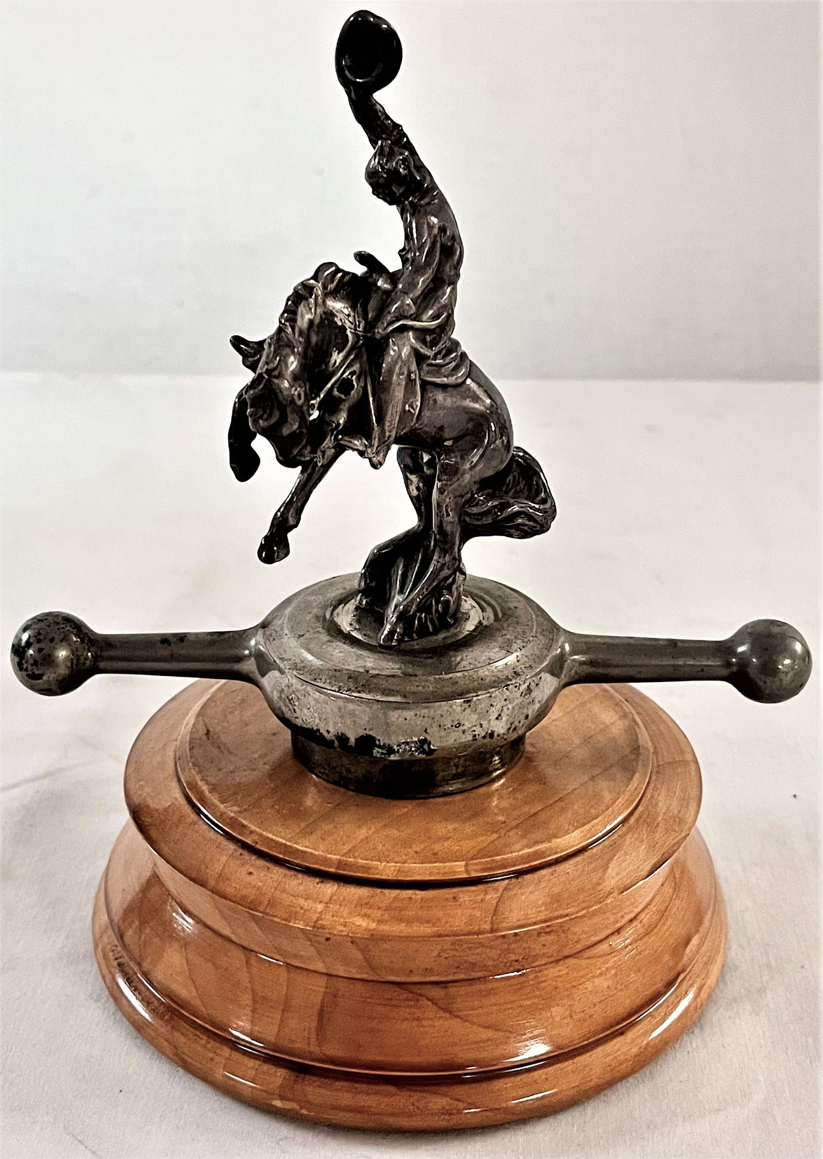 ORIGINAL COWBOY ON BRONCO RADIATOR MASCOT CAP (1 of 9)