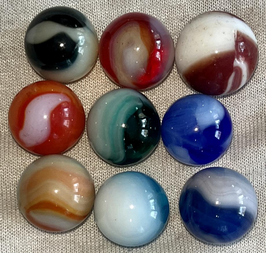 LOT 9 VINTAGE GLASS MARBLES: LOT 9 VINTAGE GLASS MARBLES - GOOD OVERAL CONDITION