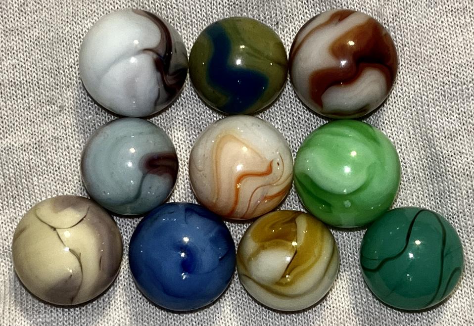 LOT 10 VINTAGE GLASS MARBLES: LOT 10 VINTAGE GLASS MARBLES - GOOD OVERAL CONDITION