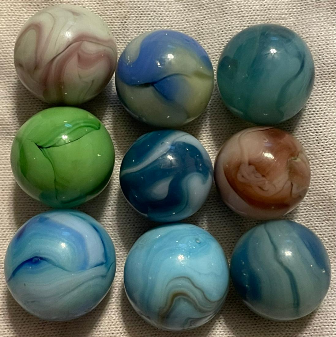 LOT 9 VINTAGE GLASS MARBLES: LOT 9 VINTAGE GLASS MARBLES - GOOD OVERALL CONDITION