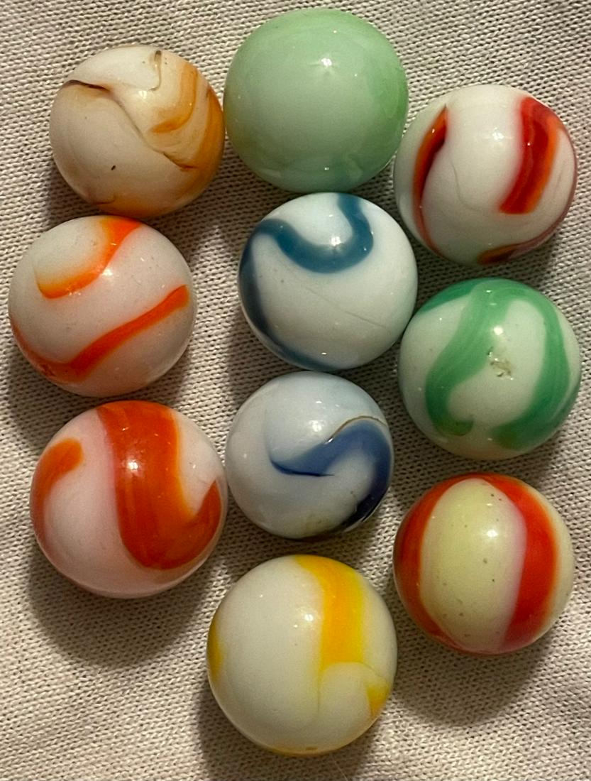 LOT 10 VINTAGE GLASS MARBLES: LOT 10 VINTAGE GLASS MARBLES - GOOD OVERALL CONDITION