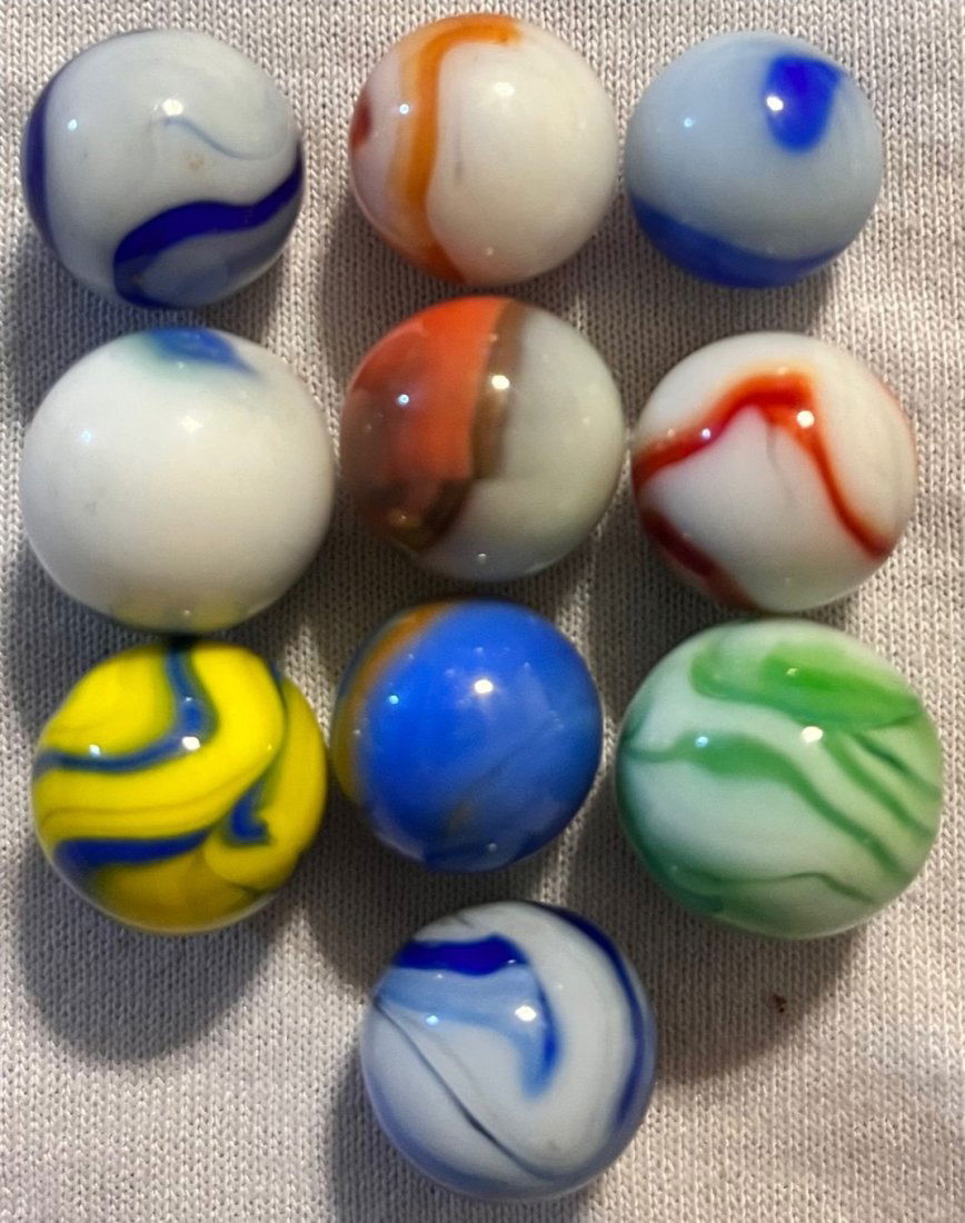 LOT 10 VINTAGE GLASS MARBLES: LOT 10 VINTAGE GLASS MARBLES - GOOD OVERAL CONDITION